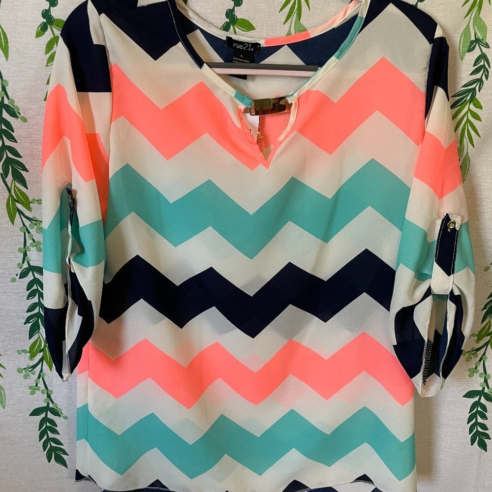 NWT Size L Chevron Sheer 3/4 Sleeve Shirt B1